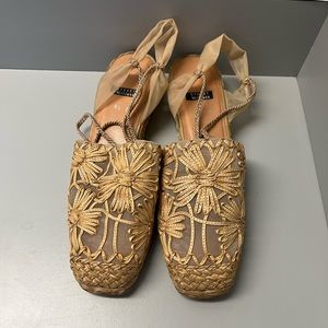 Stuart Weitzman Mini Wedge Raffia Floral Espadrilles 8.5